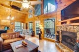 Sevierville Cabin w/ Hot Tub - Near Dollywood!