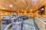 Black Bear Ridge Resort: Mountain Cinema Lodge