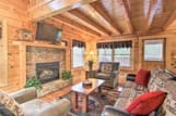 Pigeon Forge Cabin w/ Hot Tub: 2 Mi to the Strip