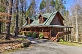 Sevierville Cabin w/ Hot Tub: 6 Mi to Pigeon Forge