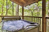 Secluded Forest Cabin, 4 Mi to Downtown Gatlinburg