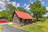 Rustic Cabin w/ Screened Deck: 8 Mi to Dollywood