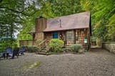 Rustic Sevierville Cabin: Hot Tub & Mountain Views