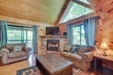 Sevierville Cabin w/ Hot Tub: 5 Mi to Pigeon Forge