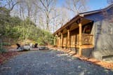 Blowing Rock Escape w/ Covered Deck & Fire Pit
