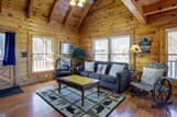 Pigeon Forge Cabin: Premier Location & Hot Tub